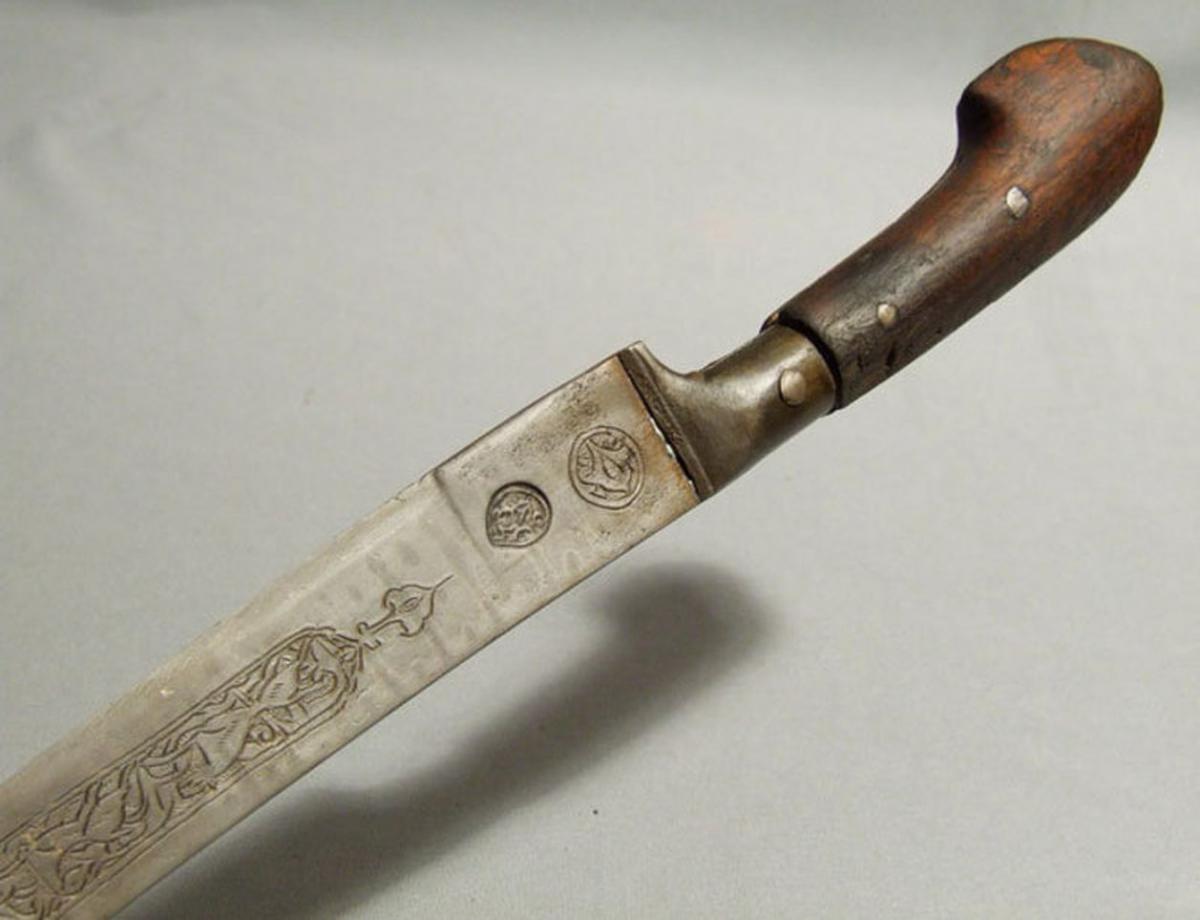 Нож косарь. Бухарская шашка сабля. Старинные ножи. Старинные ножи с деревянной ручкой. Старые ножи и кинжалы.