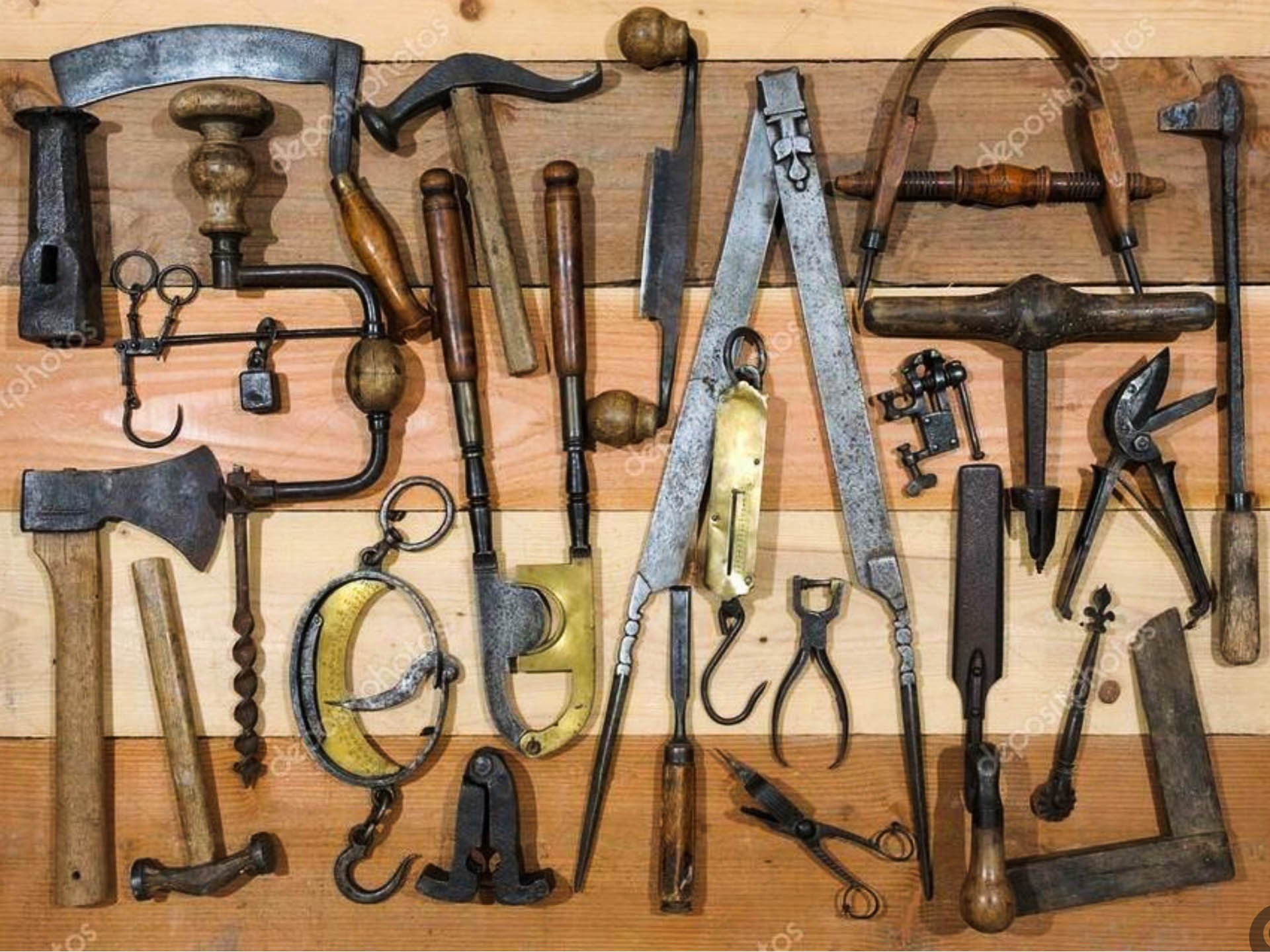 Старинный инструмент плотника