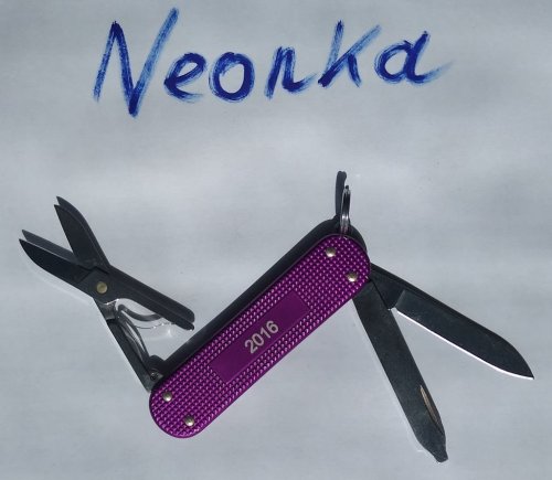 victorinox_classic_sd_alox_pink.thumb.jpg.670baf3d599accbae8a5e143852e7eb6.jpg