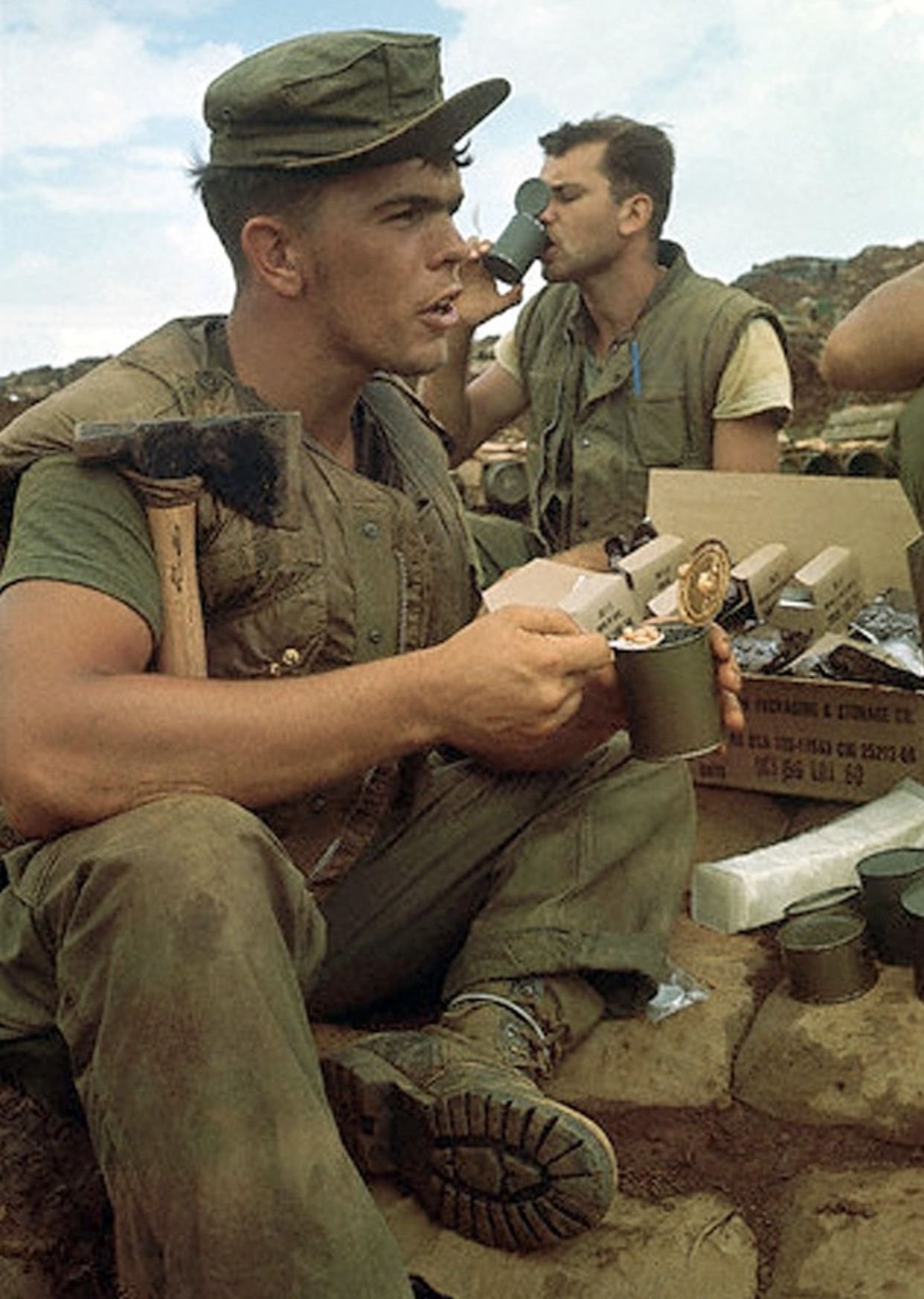 Морпехи вьетнам. Морские пехотинцы США во Вьетнаме. Солдаты США во Вьетнаме 1960е. Солдаты США во Вьетнаме. Солдат армии США во Вьетнаме.