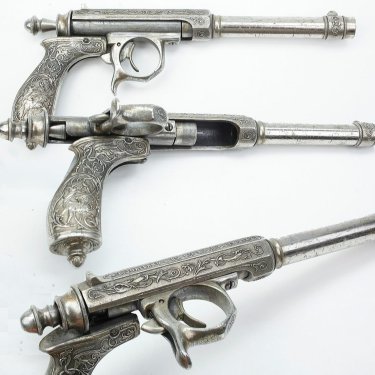 Цельнометаллический игольчатый пистолет под бумажный патрон калибра 10 мм Луи Йоланнда, сделан в Бурже, Франция 1845 - 1855 г..jpg