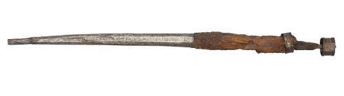 Кинжал из кургана у ст.Новосвободной Адыгея кон. XIV-нач. XV в..jpg