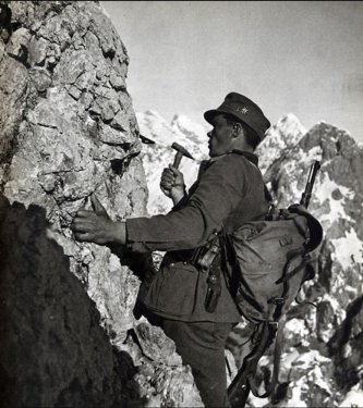 FelshammerHammergebirgsjger_25.thumb.jpg.af3248ada221c46d4b2c376ad3c20f8e.jpg
