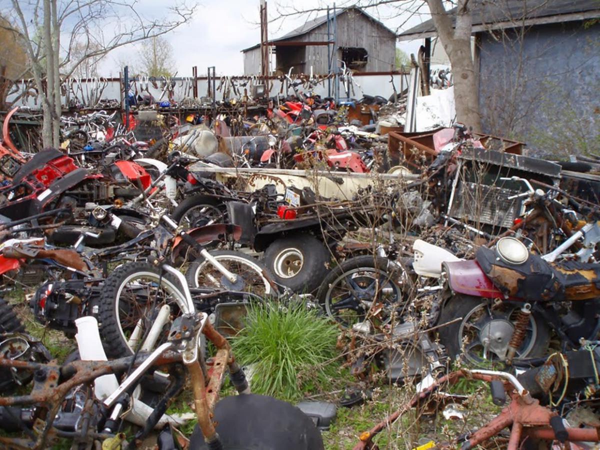 Заброшенное кладбище мотоциклов