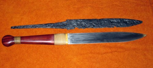 Seax_with_replica.jpg