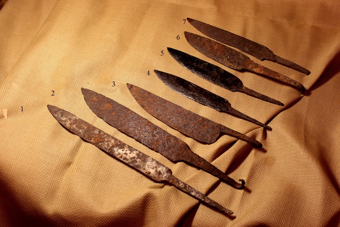 Самые древние ножи. Старинные ножи. Ножи древности. Старинные ножи кованые.