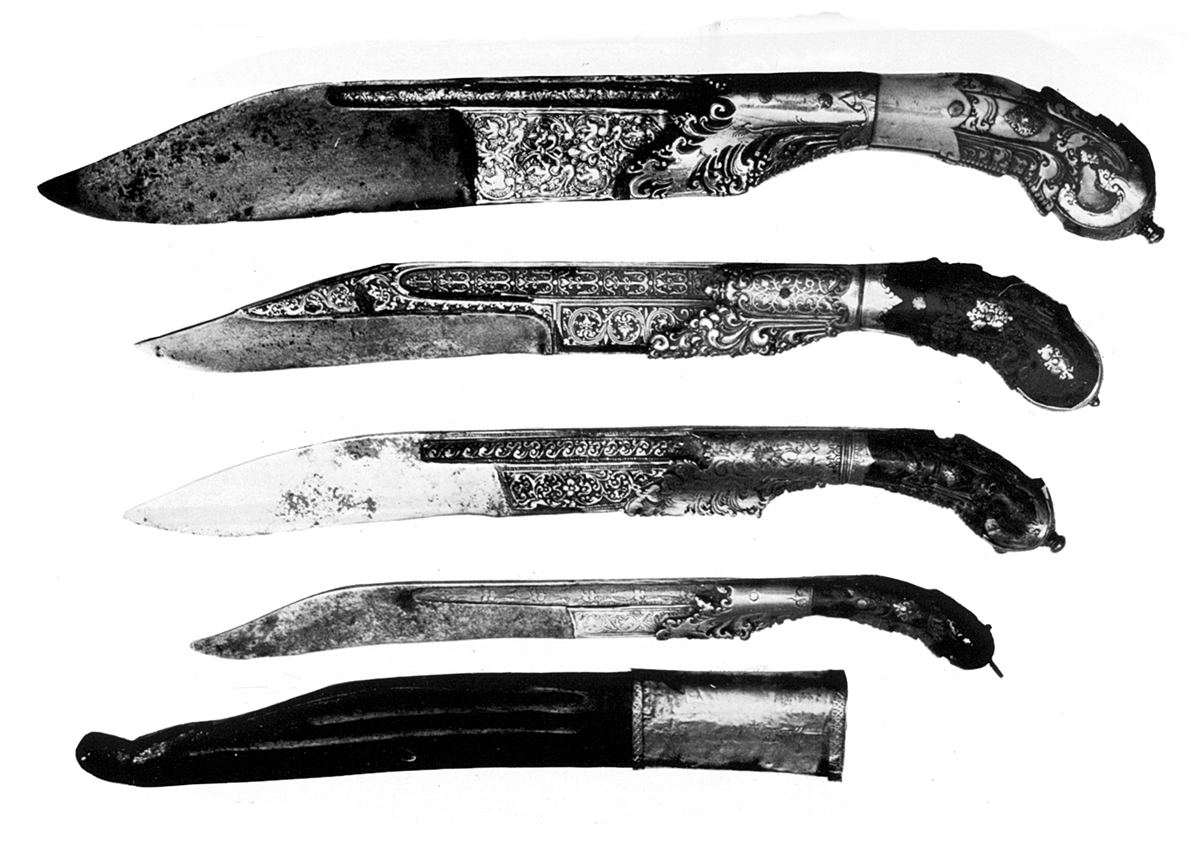 Самые древние ножи. Кижские ножи 17 века. Русский кинжал 16 век. Русский кинжал 17 века. Нож 16 века.